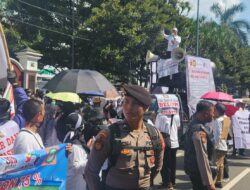 Pekerja RS Haji Jakarta Demo Di Depan Kemenag RI, Protes Gaji dan THR Dipotong Sepihak