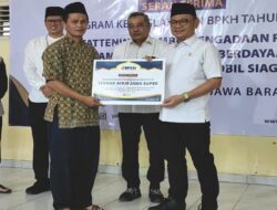 Lawan Bank Emok, Ace Hasan Salurkan Bantuan Kemandirian Ekonomi Umat Rp.3,3 Miliar di Bandung