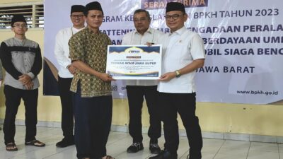 Lawan Bank Emok, Ace Hasan Salurkan Bantuan Kemandirian Ekonomi Umat Rp.3,3 Miliar di Bandung