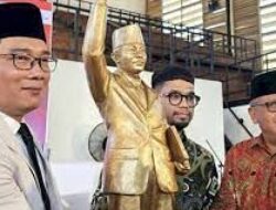 Apa Motif Politik Gubernur Jabar Ridwan Kamil Bangun Patung Sukarno Raksasa?