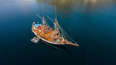 Kapal Pinisi Tenggelam Karena Pusaran Air di Pulau Komodo: 9 Turis Malaysia Jadi Korban