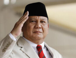 Elektabilitas Prabowo Meroket Karena Sering Nempel Jokowi