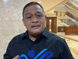 Laporkan Rocky Gerung, Benny Rhamdani Dituding Cari Muka ke Jokowi
