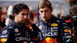 Verstappen dan Perez Gagal Podium di F1 GP Singapura 2023, Lewis Hamilton: Red Bull Terlalu Sombong!