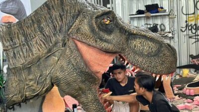 Lulusan SMK Muhammadiyah 3 Jogja Ini Jual Replika Dinosaurus, Omsetnya Rp.200 Juta Per Bulan