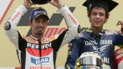 Rivalitas Sengit Valentino Rossi dan Max Biaggi di MotoGP Hingga Saling Adu Jotos