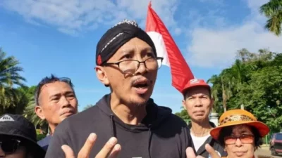 Abu Janda Ajak Buzzer Berhenti Bela Jokowi, Tawarkan Jabatan dan Sejumlah Uang