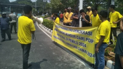 Barisan Kuning Pro Demokrasi Desak Presiden Jokowi Mundur Dari PDIP: Agar Bisa Netral!