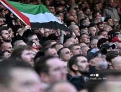 Bendera Palestina Berkibar di Laga Liverpool Vs Everton: Demi Allah Selamatkan Gaza