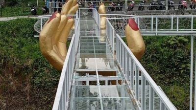 Jembatan Kaca The Geong Banyumas Pecah, 2 Orang Jatuh 1 Meninggal Dunia