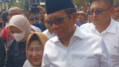 Daftar ke KPU RI, Mahfud MD Pakai Baju Putih Saat Gagal Dampingi Jokowi Tahun 2019