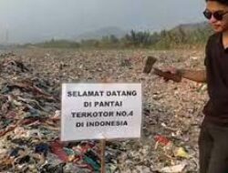 Pandawara Group Ingin Bersihkan Sampah Pantai Loji Sukabumi, Ditolak Kepala Desa