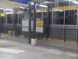 Atap Bangunan Stasiun LRT Cawang Jebol Karena Hujan, KAI Minta Maaf