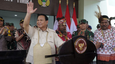 Prabowo Kunjungi Papua, Serahkan 1.270 Motor untuk Babinsa