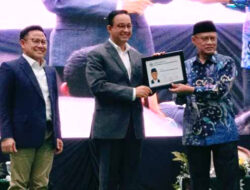 Sah! Anies dan Muhaimin Terima KTA Kehormatan Muhammadiyah