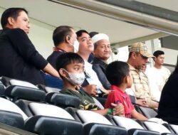 Tak Kampanye, Gibran Pilih Nonton Semifinal Piala Dunia U17 Bareng Mangkunegoro X di Stadion Manahan
