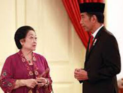 Jika Tidak Pecat Jokowi dan Keluarga, PDIP Dianggap Hanya Pura-pura Luka
