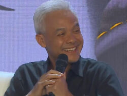 Ganjar Pranowo Minta Elite Beri Contoh Politik ‘Asyik’ Tanpa Baper