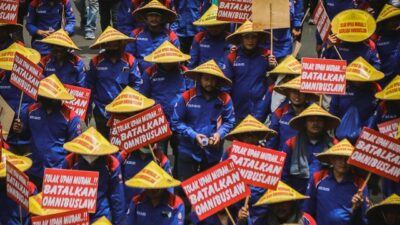 Prabowo Minta Buruh Tak Banyak Tuntut Upah ke Pengusaha