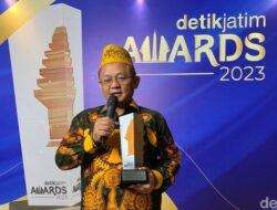 Sarmuji Raih Detik Jatim Awards Sebagai Tokoh Peduli Sosial dan Ekonomi Kerakyatan