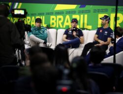Max Verstappen Ditanya Soal Rekan Setim, Pilih Sergio Perez Atau Daniel Ricciardo: Tak Adil!