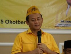 Sarmuji Soal Jokowi Gunakan Dasi Kuning: Tanda Chemistry Dengan Partai Golkar