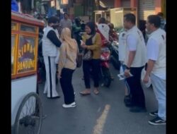 Menangkan Prabowo, Relawan Laskar Trisakti 08 Bagikan Paket Susu dan Biskuit di Stasiun Palmerah