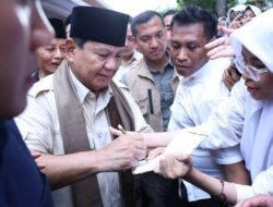 Prabowo Bakal Alihkan Dana Bansos dan Pendidikan Untuk Makan Siang dan Susu Gratis