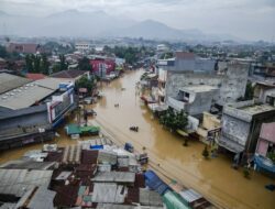 Tanggul Sungai Cigede Jebol, Banjir Rendam Ribuan Rumah di Dayeuhkolot, Bandung