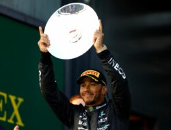 Cara Cerdik Lewis Hamilton Lewatkan Hari Tes di F1: Pura-Pura Sakit