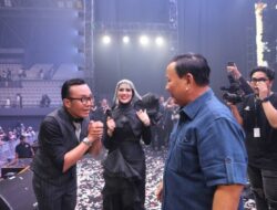 HUT Ke-51, Ari Lasso Dapat Kejutan Kue Ulang Tahun Dari Prabowo