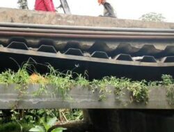 Meleyot Karena Bautnya Dicuri, Jembatan Cipendawa Rawalumbu Bekasi Ditutup Sementara