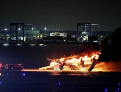 Pesawat Japan Airlines Berpenumpang 300 Orang Lebih Terbakar di Bandara Haneda, Tokyo