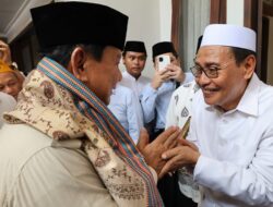 Sambangi Ponpes Genggong, Prabowo Didaulat Jadi Sahabat Santri Indonesia