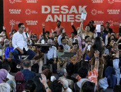 Desak Anies Bikin Jokowi Panik dan Terdesak
