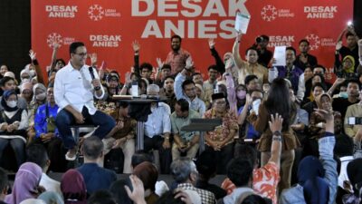 Desak Anies Bikin Jokowi Panik dan Terdesak