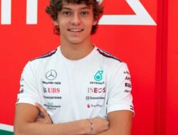 Wonderkid Mercedes Kimi Antonelli Bakal Jadi Pengganti Lewis Hamilton di F1 2025?