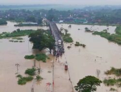 Banjir Grobogan: 11 Kecamatan Terendam, Jalur Semarang-Purwodadi Lumpuh!