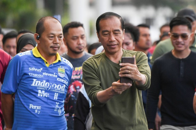 Polstat: Kritik Kampus Bikin Kepercayaan Publik ke Jokowi Turun Dari 76,9 Persen Ke 64,1 Persen