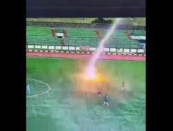 Viral! Pesepakbola Tersambar Petir di Stadion Siliwangi, Tewas Dengan Tubuh Meleleh