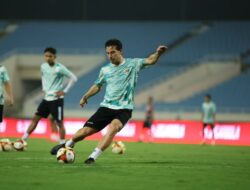 Pelatih FC Heerenveen Kees Van Wonderen Puji Debut Nathan Tjoe-a-On dan Thom Haye di Timnas Indonesia