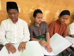 Kisah Inspiratif: Cahaya Alquran Braille Menyinari Hati Para Muslim Tunanetra di Solo