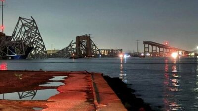 Jembatan Francis Scott Key di Baltimore AS Ambruk Ditabrak Kapal, Mobil dan Warga Berjatuhan ke Sungai