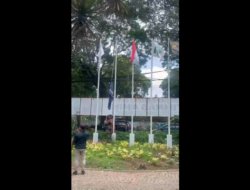 Kecewa, Relawan Turunkan Bendera Nasdem di Markas Timnas Pemenangan AMIN