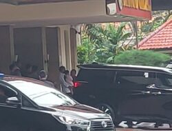 HUT Ke-8 Jan Ethes, Jokowi dan Iriana Ajak Makan di Restoran Diamond Solo