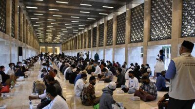 Masjid Istiqlal Sediakan Ribuan Takjil Gratis Selama Bulan Ramadhan