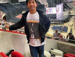 Rian D’Masiv Dituding Caper Usai Pakai Kaus John Mayer di Konser Taylor Swift