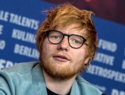 Jelang Konser di JIS, Ed Sheeran Tebar Bumil Album Terbaru Bertanda Tangan di Pasar Santa Jakarta