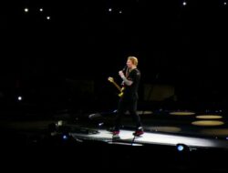 Ed Sheeran Bahagia dan Terharu Bisa Konser Lagi di Jakarta Setelah 5 Tahun