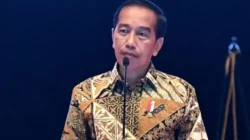 Rocky Gerung: Jokowi Akan Menjadi Kerdil di Koalisi Prabowo-Gibran